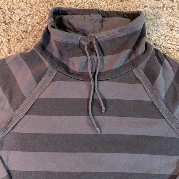 Roxy Grey Striped Sweatshirt Women’s Size Large - Picture 2 of 6